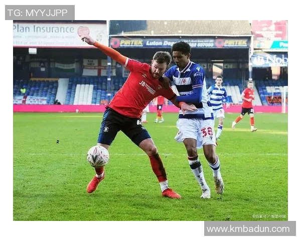 前进之鹰与阿尔克马的激烈对决揭示足球战术与团队精神的完美结合 前进之鹰与阿尔克马的激烈对决揭示足球战术与团队精神的完美结合